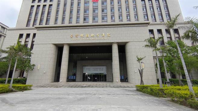 陈姓男子疑似卖存折给诈骗集团，但诈团没用到要求退钱，诈团成员竟痛殴陈男，并丢包温州公园，陈男颅内出血死亡，梁男等嫌犯被法院依伤害致死等罪判刑。（赖佑维摄）