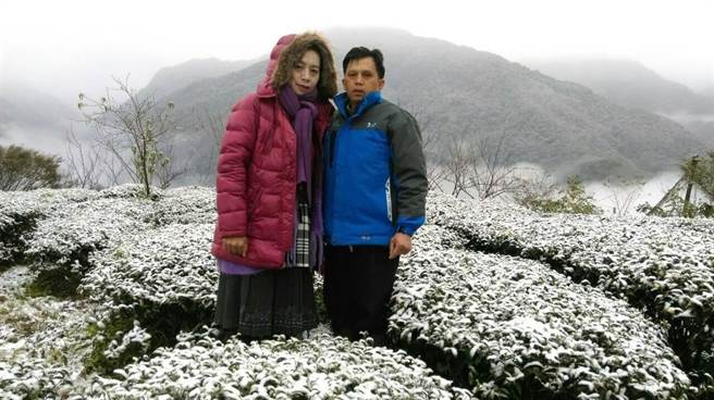 廬山部落農民林坤山（右）與妻子鶼鰈情深，卡努風災期間他巡田水遇土石流罹難，遭在土石流堆中令人痛心。（民眾提供／楊靜茹南投傳真）