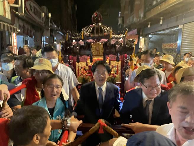 副總統賴清德、行政院副院長鄭文燦9日晚間參加大溪普濟堂關聖帝君聖誕慶典。(呂筱蟬攝)