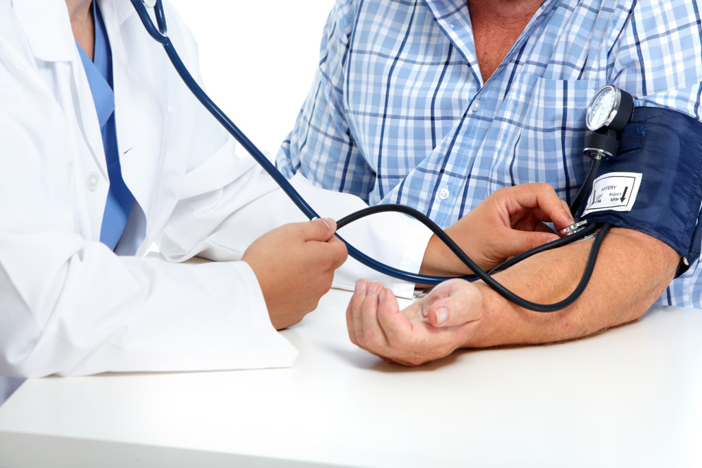 美国研究发现，量血压时，若使用不适合的压脉带，会严重影响量测出的血压数值，甚至完全改变医生的诊断。（示意图／Shutterstock）(photo:ChinaTimes)