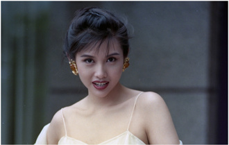 邱淑貞24年前結婚照「激似金童玉女」 網嚇壞：給大體化妝師化的？ 