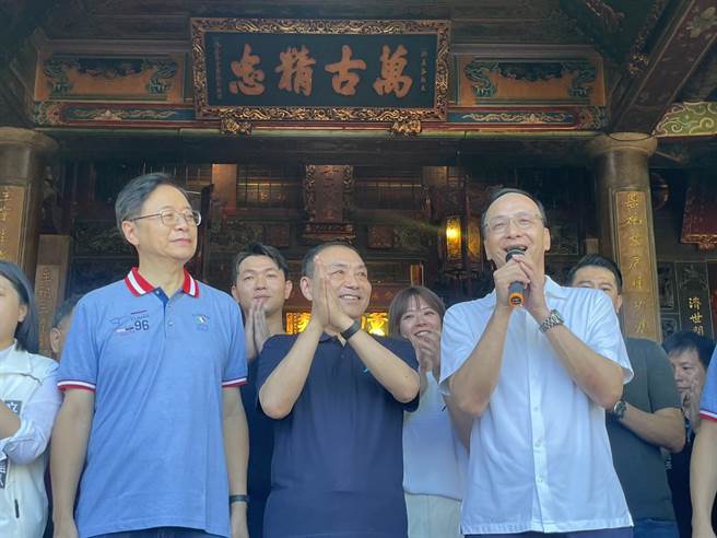 針對藍營屏東議長、市議員為郭台銘站台，國民黨主席朱立倫(右)說，若分裂支持者不樂見。(呂筱蟬攝)