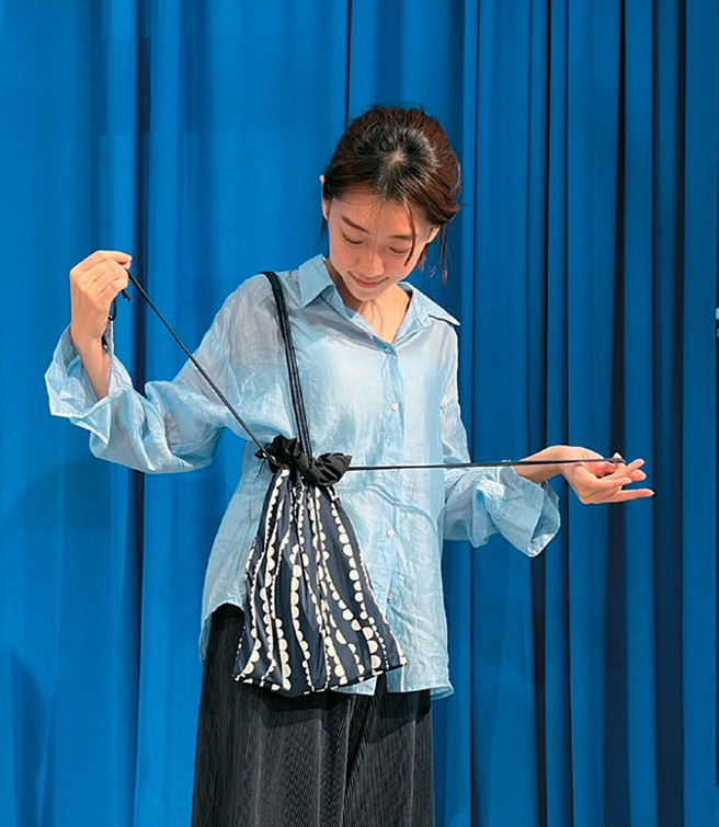 不再穿著的花布裙，被重製成獨一無二的袋包。（圖／REHOW 如禾永續文創）