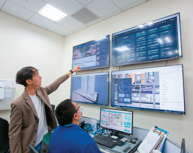 廣慈博愛園區社宅導入智慧應用的中央監控系統，具有節能、維安、修繕等多重功能。（攝影／林煒凱）