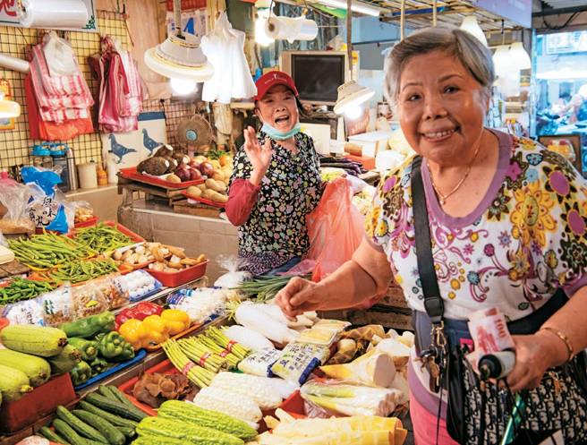 民眾不妨择日走访成德市场和摊商交流，感受满满的人情味。（摄影／李智为）