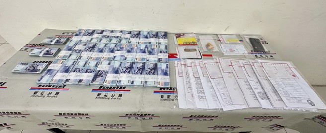 警方查扣金融存簿2本、涉案手机4支及现金新臺币324万3千元。（图／警方提供）