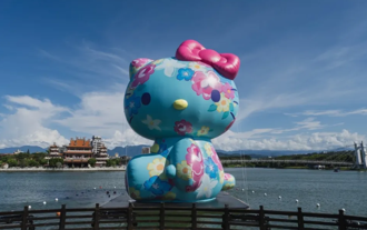 世客博周五開幕 「Hello Kitty來作客」水上裝置龍潭大池亮相