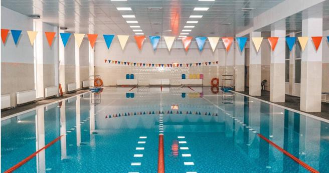 1名游泳教練在課間偷拍女學生，上傳到群組還發表不當言論。（示意圖／unsplash）