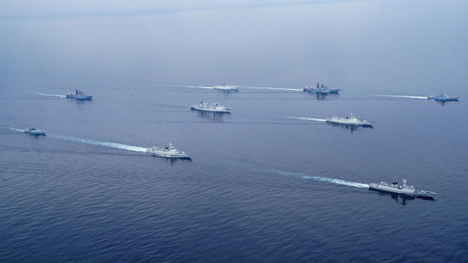 中俄海军舰队联合巡航很明显地是中共利用俄罗斯在俄乌战争的困局，藉俄罗斯重新推动其「挺进北极」的战略。（图／新华社）