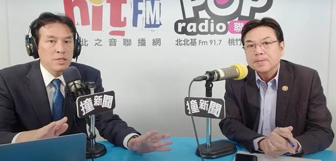 新北市副市长刘和然（右）今接受广播节目《POP撞新闻》访问，图左为主持人黄暐瀚。（摘自POP撞新闻官方频道）