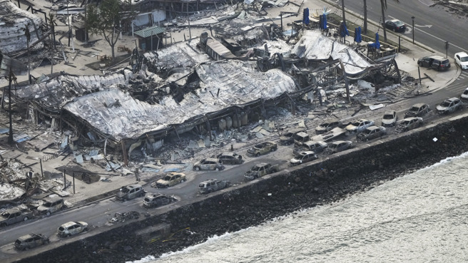 毛伊岛这场野火火势猛烈，灾区传出有民眾逃难不及，困在车阵中活活烧死的消息。（图／美联社）