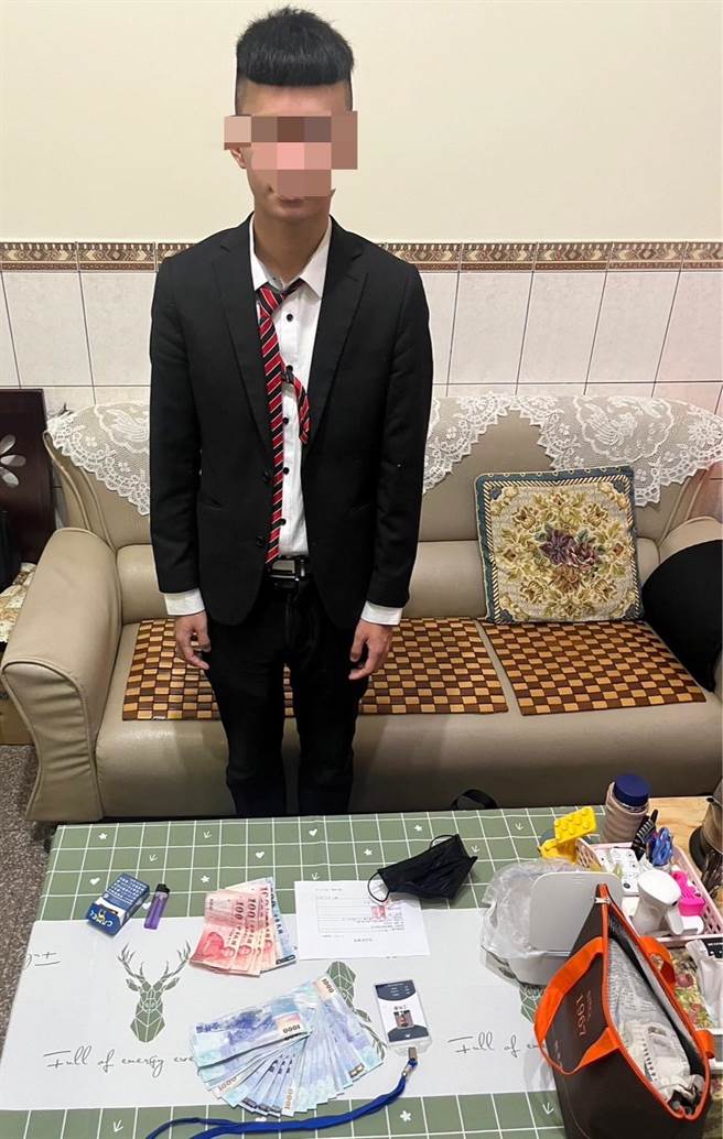 瘦车手徐男穿着西装取款遭活逮。（警方提供／孙英哲彰化传真）★《中时新闻网》关心您：保护自己、远离毒品！