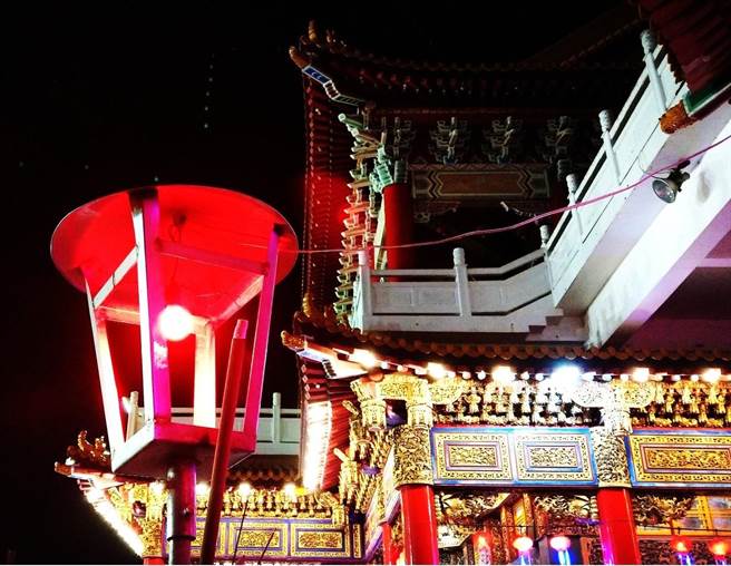 正统鹿耳门圣母庙的普度光灯作的十分美观。（台南文史工作者谢奇峰提供／程炳璋台南传真）