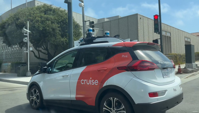 加州公共事业委员会（California Public Utilities Commission）10日决定再放宽「无人驾驶计程车服务」。(图/中央社)
