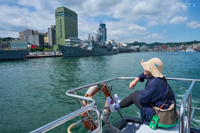 跟着水路一号的缓行，进行一场基隆港的近距离游玩。（图／行遍天下提供）