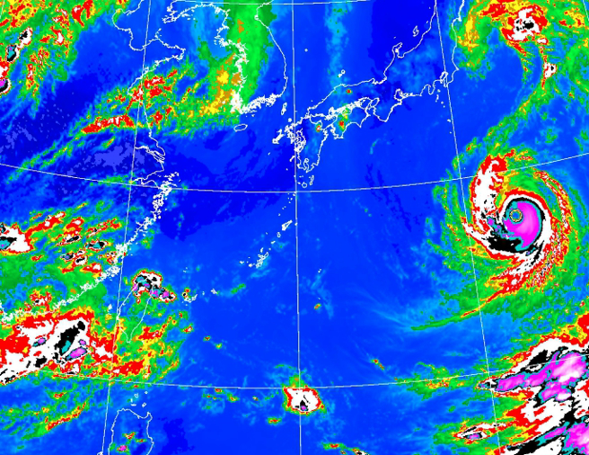 今年第7號颱風蘭恩的路徑大幅西修，預估將直接貫穿日本本島，帶來強烈的風雨。（圖／氣象局）