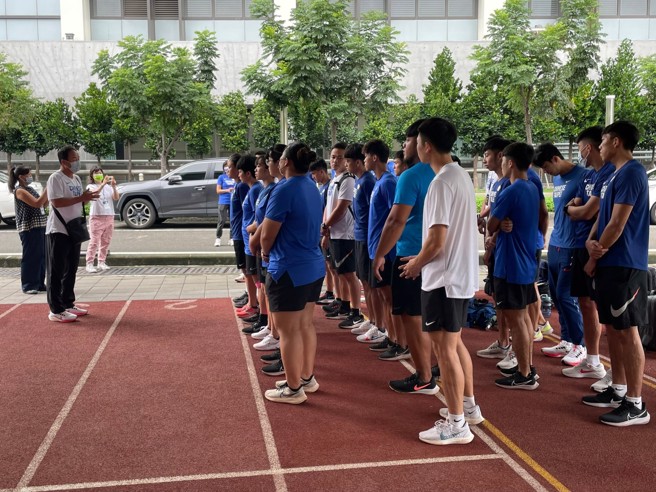 中華田徑隊總教練孫念祖（左）。（毛琬婷攝）