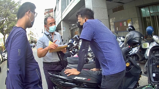 台南警方拘提陈姓男子等5名车手到案，询后依诈欺、洗钱防制法等罪嫌移送侦办，另持续溯源追查集团幕后成员。（图／警方提供）