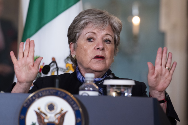 墨西哥外交部長巴塞納今告訴美國，將以數位化方式追蹤可用於製造強效類鴉片止痛劑芬太尼的進口原料。。（圖/美聯社）