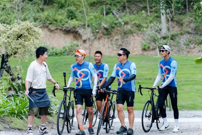 張立東（左起）、哈林、彭小刀、卜學亮、周予天。（好看娛樂提供）