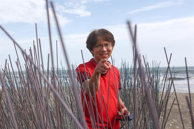 策展人邱国峻对此次所有参展的国内外艺术家与策展合作团队的付出，表示感谢。正如同《开江纪》的论述中所提到的意涵：「开启台江新纪元，迈向下个两百年。」此次的展出的确为台江穿上了新衣，打开亮眼的第一步，带领大家期待台江的未来。（邓博仁摄）