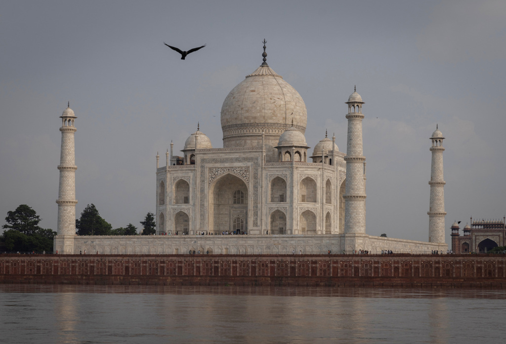 印度着名的历史建物泰姬玛哈陵吸引大批外籍游客造访。（路透）(photo:ChinaTimes)