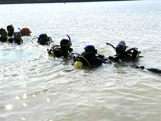金門消防局辦潛水人員複訓 強化水域救生戰力