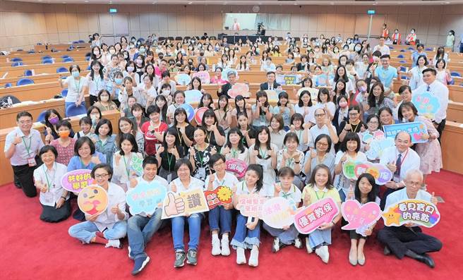 教育部首次辦理「2023全國幼教論壇徵稿」活動，並委託新北市教育局今於新北高中辦理「2023全國幼教論壇」北區場地發表與頒獎活動。（新北市教育局提供）