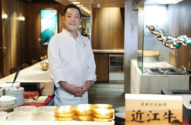 「渡邉」餐廳裡盛食的器皿，每一件都是料理長渡邉信介精挑細選採買的，可看出他為餐廳灌注的心血。（陳俊吉攝）