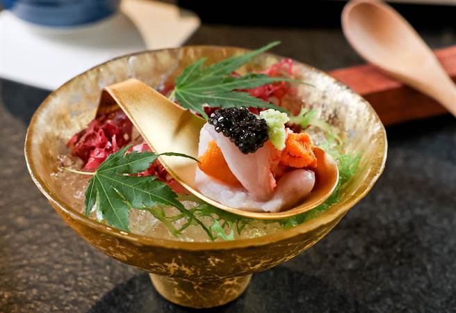 「渡邉」餐廳料理的形象來自渡邉信介一路培養而來的和食基礎及根據，再用不同的食材與技法呈現。（陳俊吉攝）