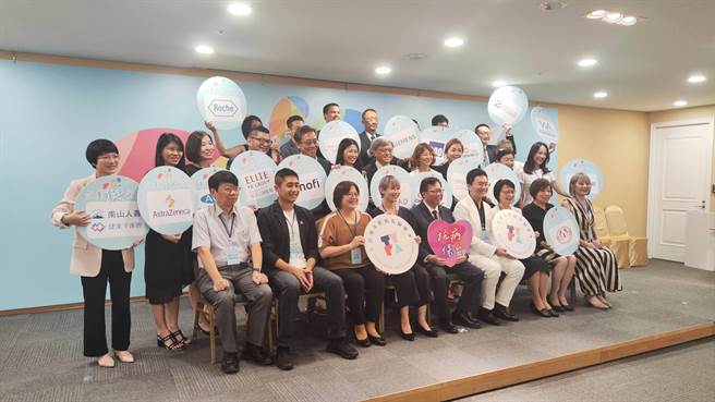 台灣年輕病友協會今天舉行「2023青年健保論壇」，盼推動社會對癌症病友的正向循環，幫助保有國家生產勞動力、減低勞損。（林良齊攝）