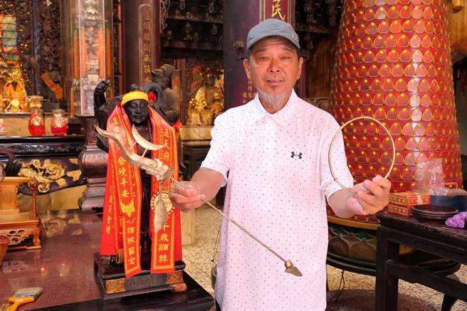「游学太子」驻驾云林县水林乡通天府，民俗专家廖大乙提醒下半年须注意大天灾。（张朝欣摄）