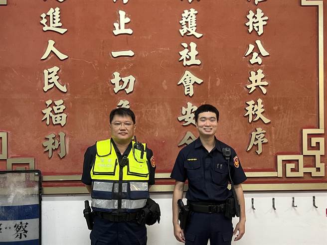 文山一警员沈纪帆、陈致玮及时救援病危民眾。（警方提供）