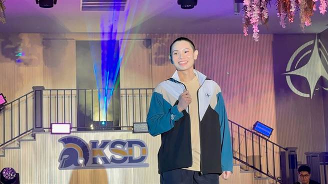 羽球球后戴资颖自创品牌「TTY」携手高市府运发局，共推11款联名运动商品，今天还特地走秀。（柯宗纬摄）