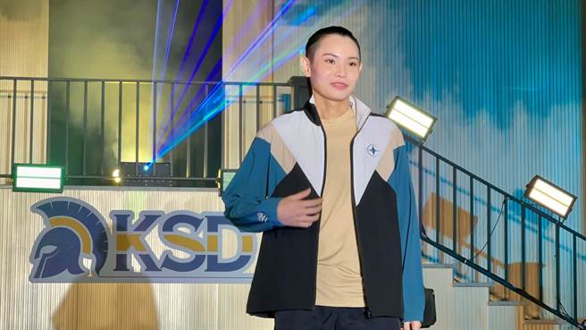 羽球球后戴资颖自创品牌「TTY」携手高市府运发局，共推11款联名运动商品，今天还特地走秀。（柯宗纬摄）