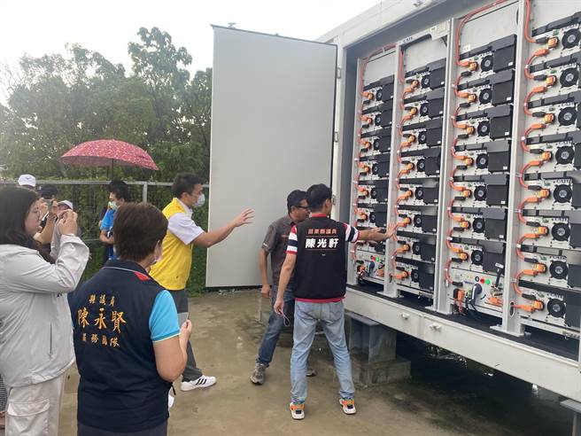 苗栗县政府日前会勘头份、竹南等地区电能储存场，要求未来业者需依规定申办说明会等。（苗栗县政府提供／谢明俊苗栗传真）