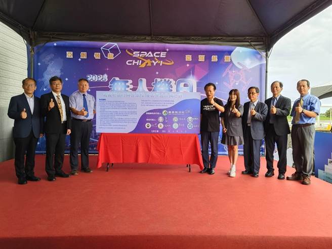 嘉义县长翁章梁见证7所学校签署产学合作备忘录（MOU）。（廖素慧摄）