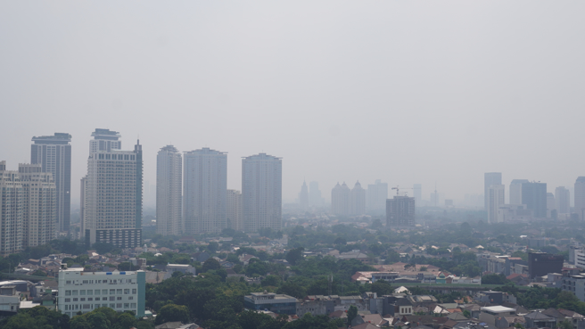 根據瑞士空氣清淨科技公司IQAir數據顯示，雅加達已成為全球空氣汙染最嚴重的大城。(圖/ 中央社)