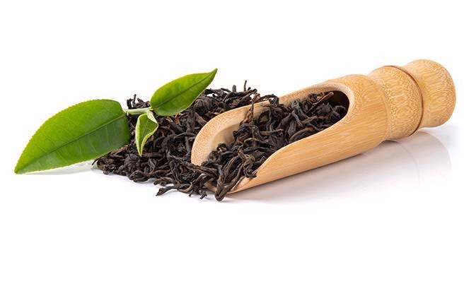 台中市詹男与吴姓妻子涉嫌购买低价越南茶混台湾高山茶再烘焙，打上「阿里山高山茶」等品名，不法所得2429万余元遭没收，夫妻俩遭法院判刑，可上诉。（示意图/shutterstock达志影像）