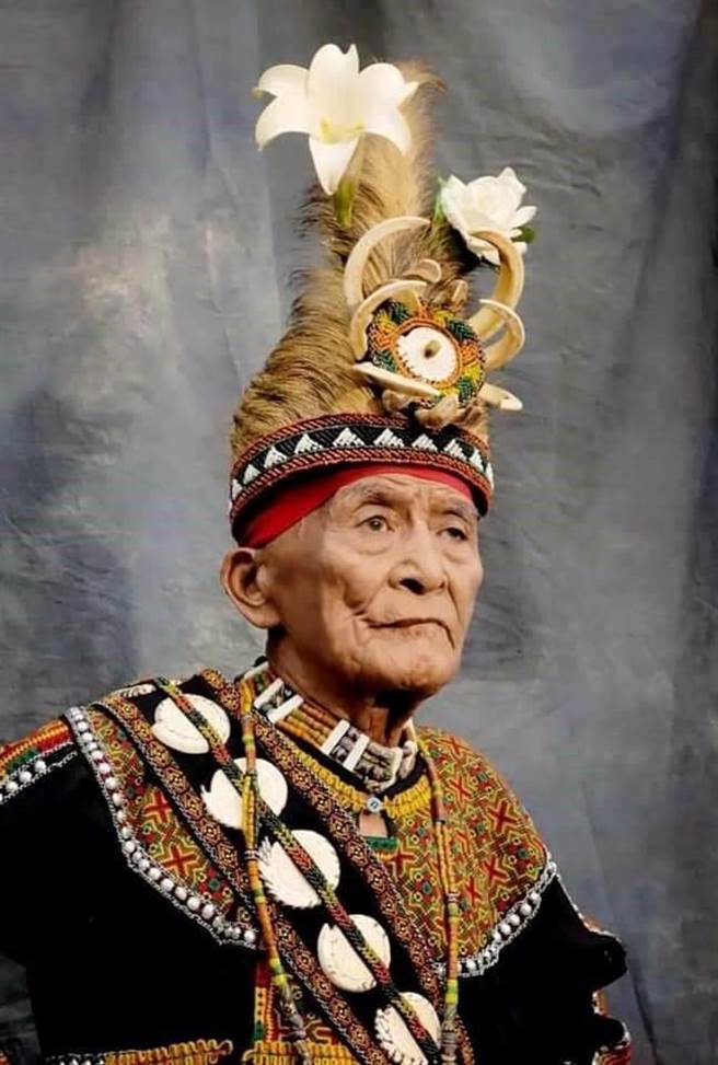 顏柱辞世，文化部颁赠旌扬状。(家属提供)