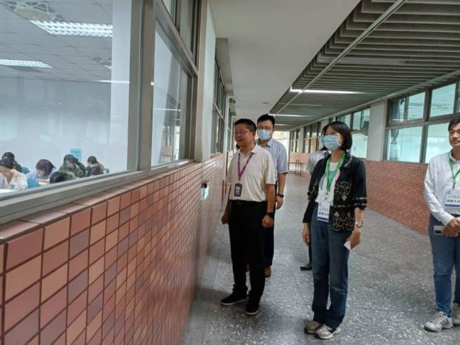 桃捷今年度第2次人才招募于铭传大学桃园校区办理，桃捷公司总经理庄英震今也亲赴试场，关心考场情形。（桃捷提供／蔡明亘桃园传真）