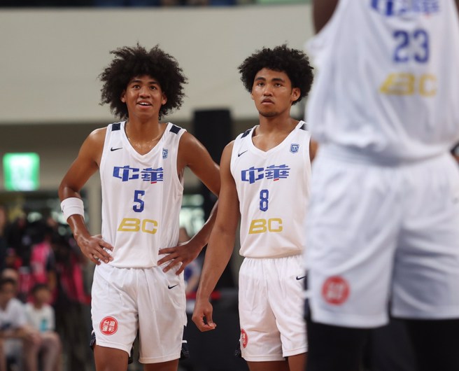 賀博(左)、賀丹兩兄弟在瓊斯盃首秀表現不錯。(中華籃協提供)