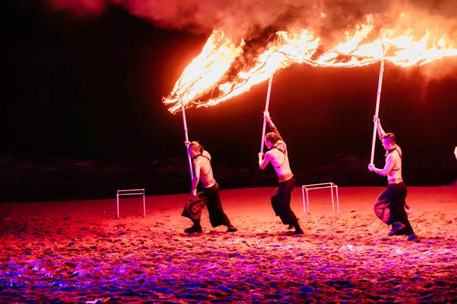 2023北海潮與火已精彩的火舞表演拉開序幕。（景觀處提供）