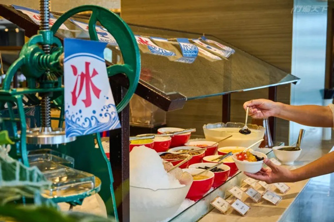 凯达今夏推出「夏日祭」美食盛宴，炎夏就要来碗「台湾復古怀旧冰菓室」的沁凉冰品。（图／行遍天下提供）