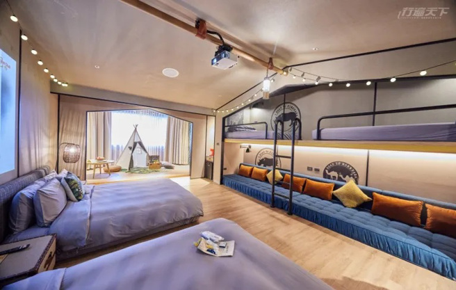 全新改造的露营风格亲子房型能感受置身山林中的自然氛围。（图片提供／远雄悦来大饭店）