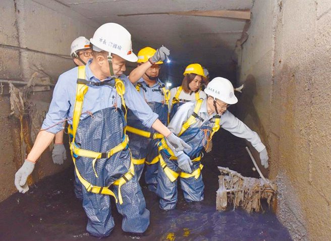 陈清茂称，高雄市前市长韩国瑜任内大力推动清理下水道的政策，一度扑灭高雄市的登革热疫情。（中时资料照，高雄市政府提供）