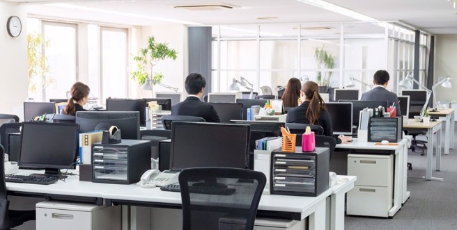 一名公司人资看到新人刚入职摸到11点才工作，觉得看不下去。(示意图，达志提供)