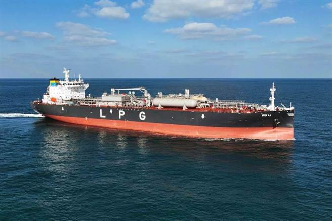 根据航运及海工研究谘询公司克拉克森的最新研究数据显示，大陆已经超越希腊，成为世界第一大船东国。（微信公眾号「江南造船」）