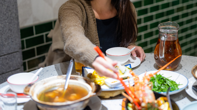 原PO发现店家常常表定2点休息，却在1点20分左右就不给内用。(示意图，达志提供)