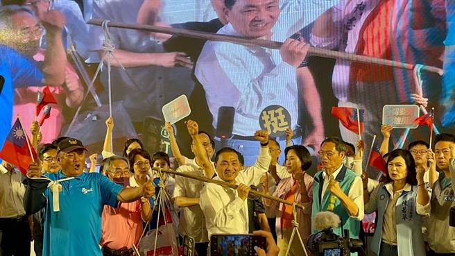 侯友宜怒轟，「寵民進黨，人民都在哭」，有超過6成民意要下架民進黨，更喊話要成立特偵組追查弊案。（柯宗緯攝）